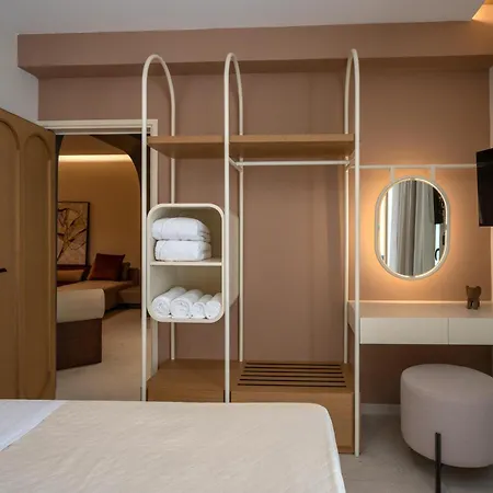 Dive Into Bliss - Daily Housekeeping By Etouri *