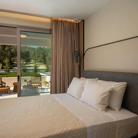 Dive Into Bliss - Daily Housekeeping By Etouri *