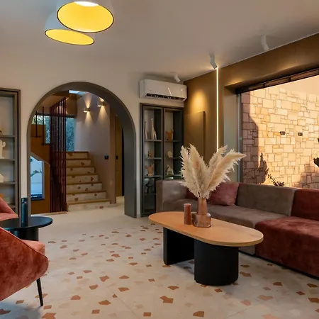 Dive Into Bliss - Daily Housekeeping By Etouri