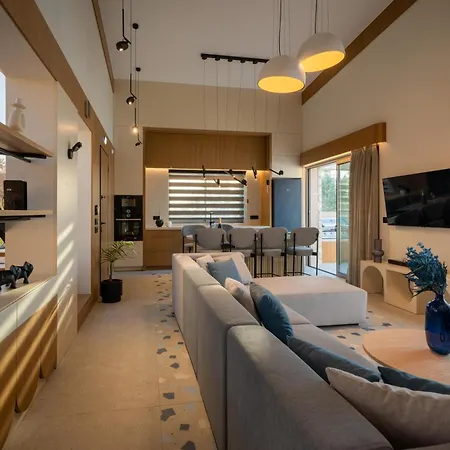 Dive Into Bliss - Daily Housekeeping By Etouri *